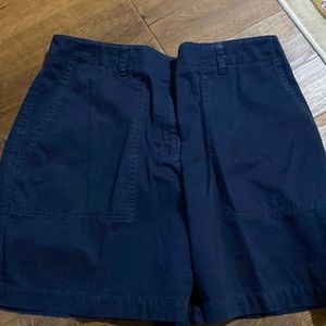 Jones New York size 10 navy shorts with rear pockets